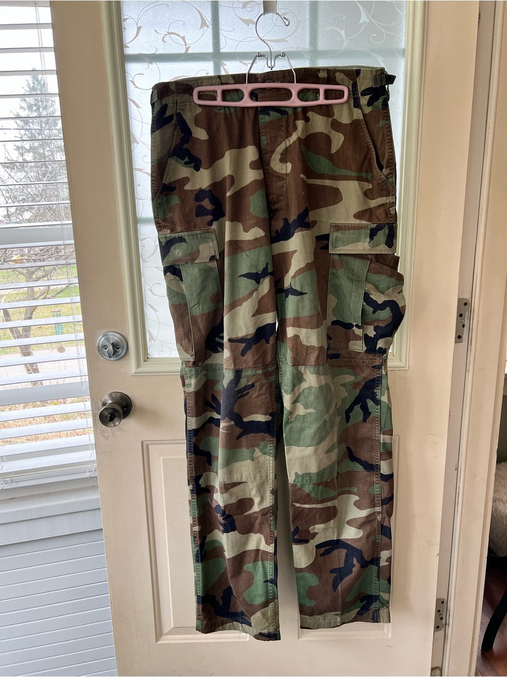 US Military woodland camo cargo pants 6 pocket style.